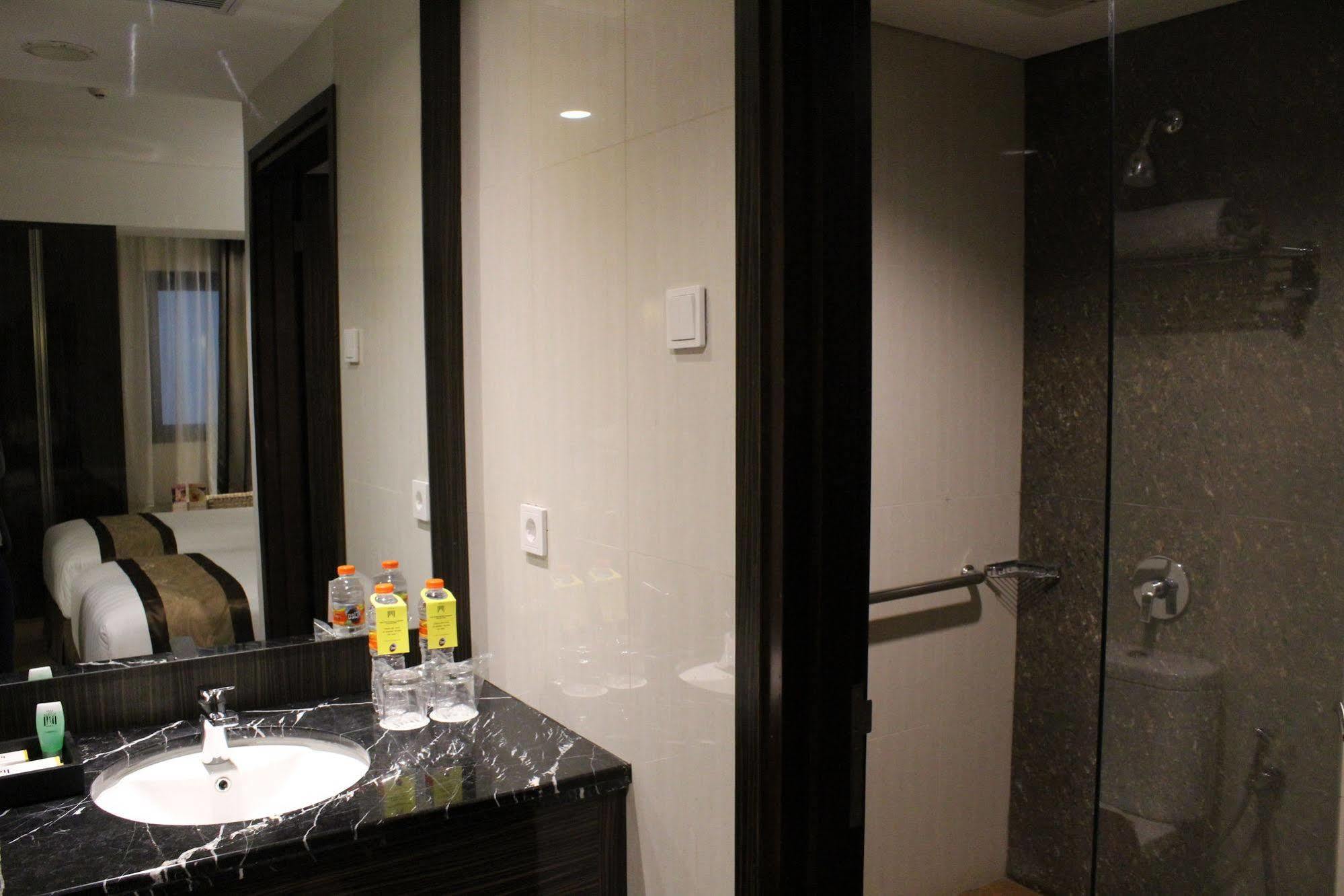 The Atrium Hotel & Resort Yogyakarta Melati Extérieur photo