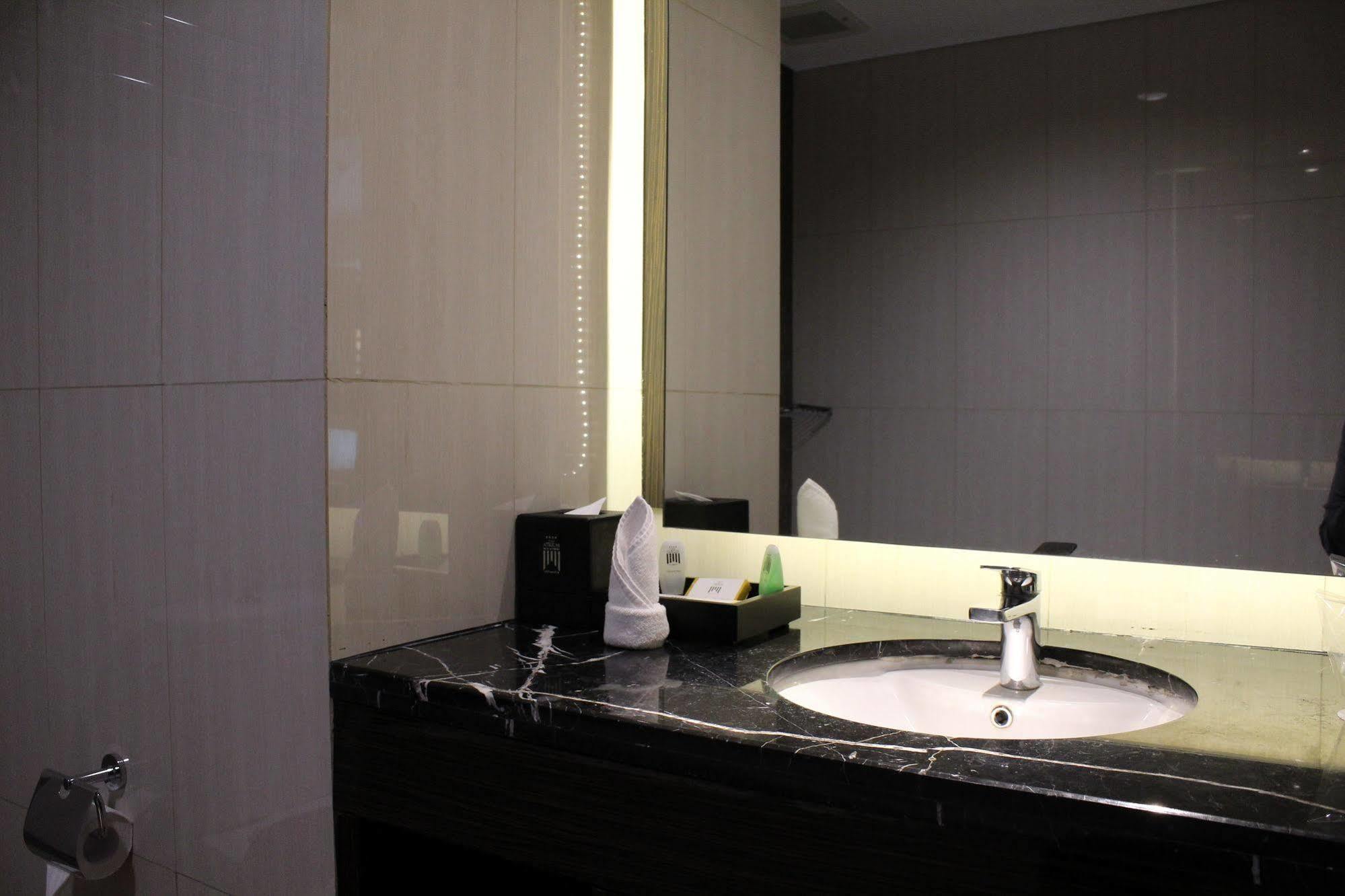 The Atrium Hotel & Resort Yogyakarta Melati Extérieur photo