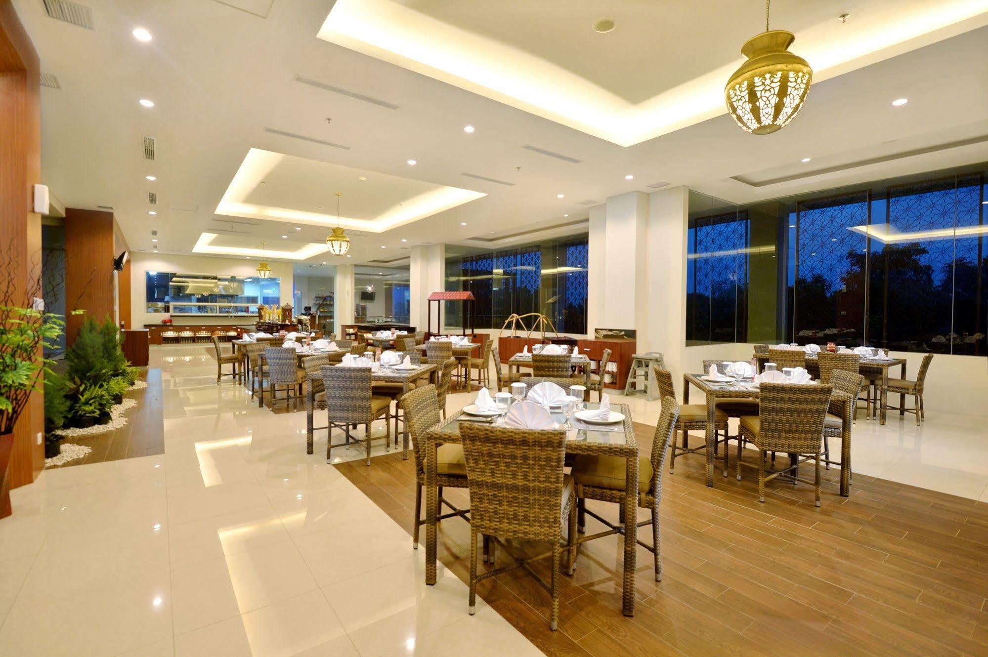 The Atrium Hotel & Resort Yogyakarta Melati Extérieur photo